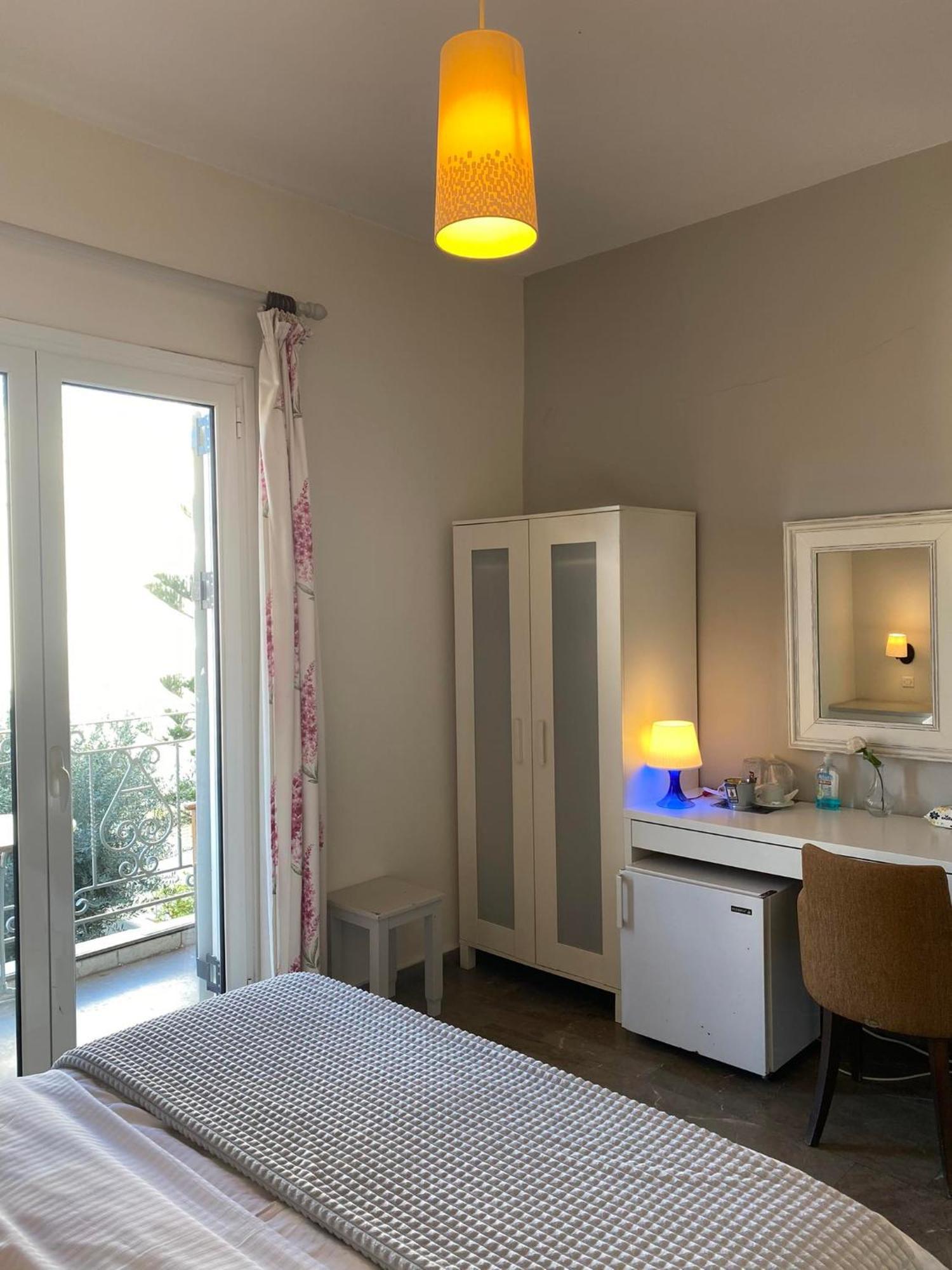 Zoe Pension Эрмиони Экстерьер фото