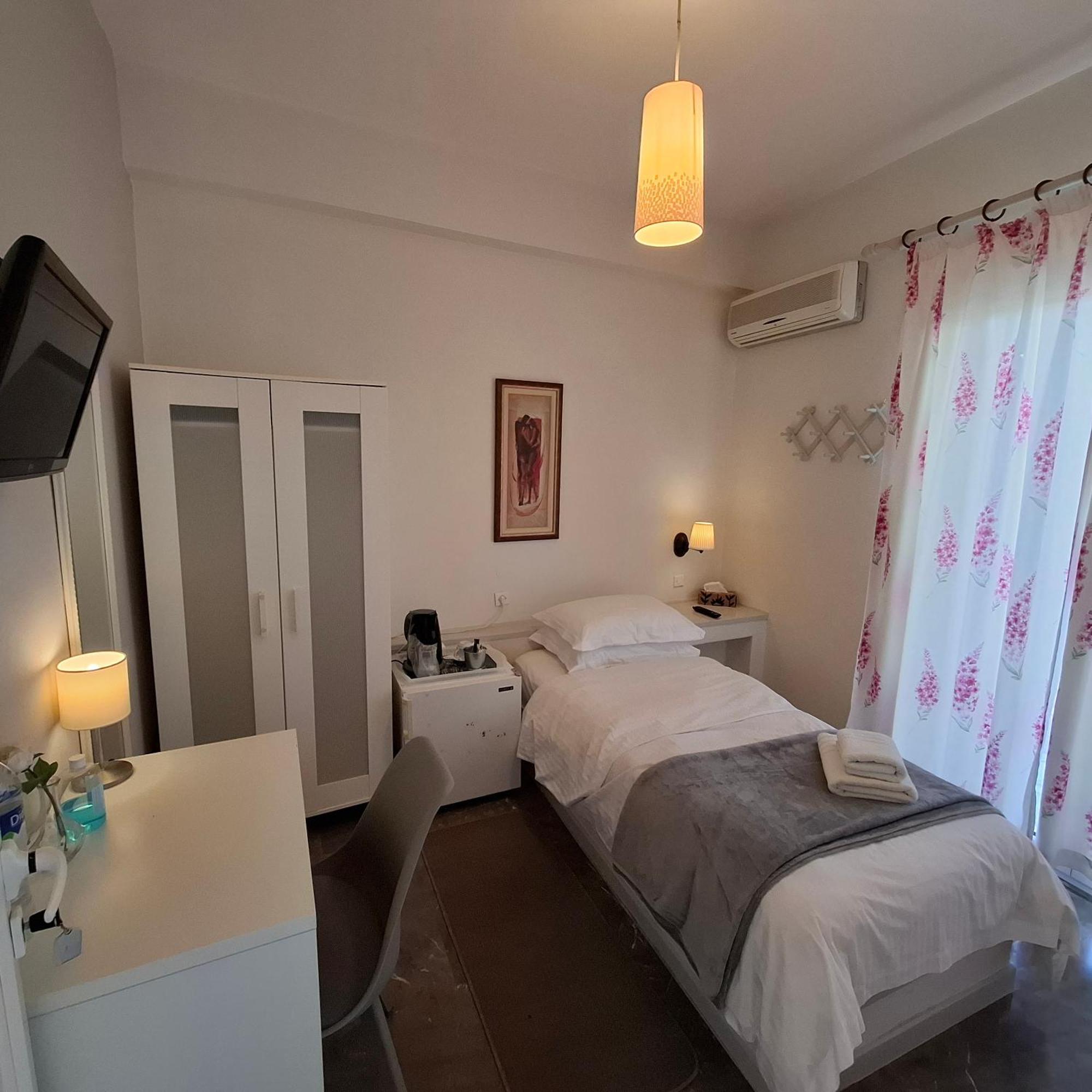 Zoe Pension Эрмиони Экстерьер фото